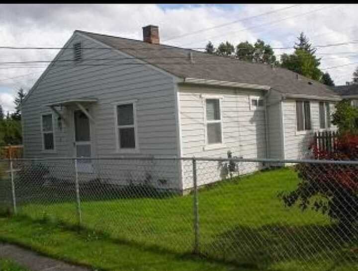 1st image of 1009B Woodlawn Ave #B