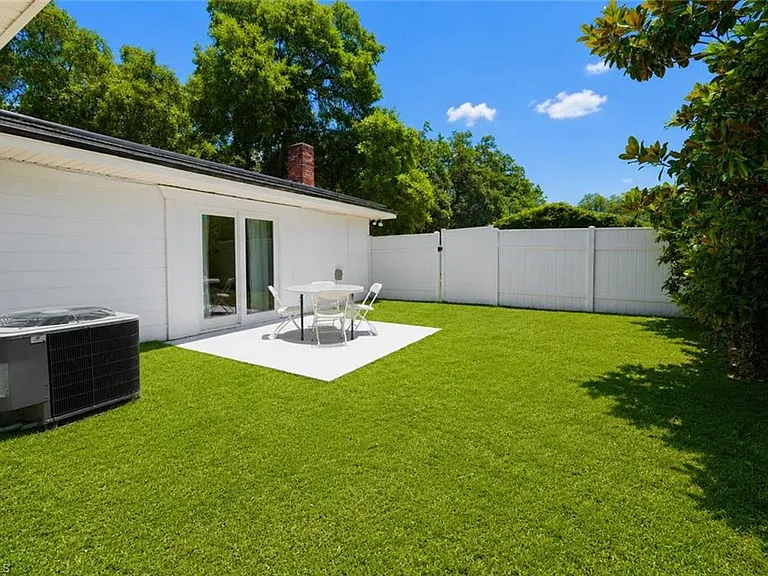 655 SW Pointview Rd — Photo 9