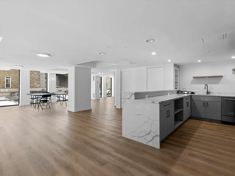 1660 N Lasalle St #707 — Photo 17