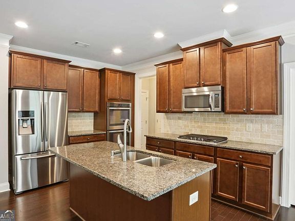 2nd image of 1400 Roswell Manor Cir