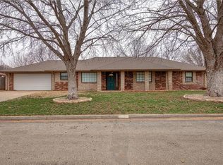 906 Kathys Pl, Elk City, OK 73644