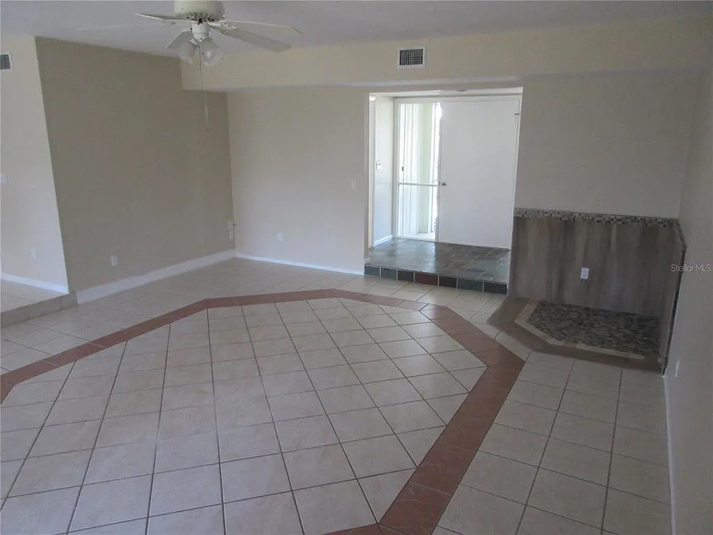 3 bed, 2.0 bath, 1810 sqft, $1,650 — Photo 3