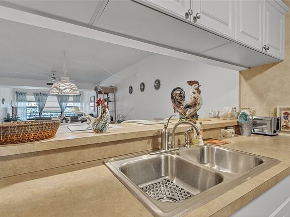 4th image of 38 Plantation Dr APT 202