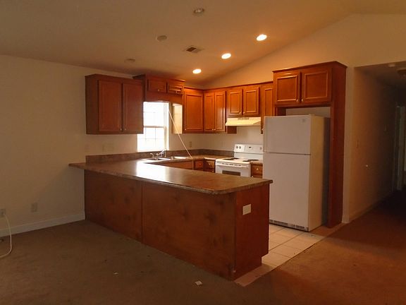 4th image of 504 Club Villa Ct APT 3