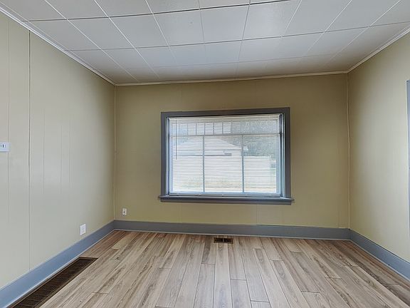 3rd image of 10004 E Empire Ave