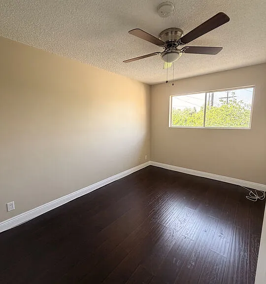 6233 Clybourn Ave — Photo 10