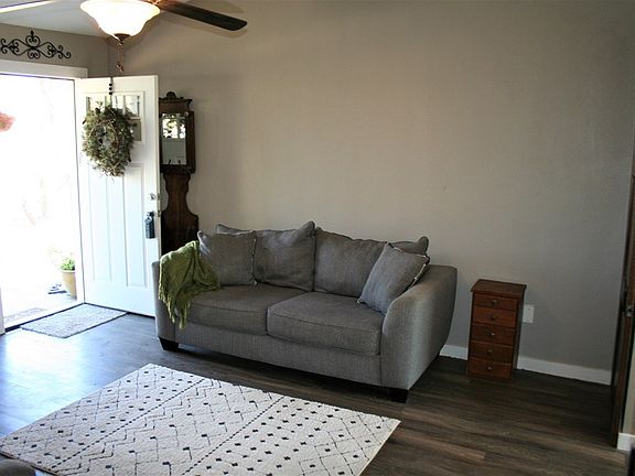 4th image of 7794 Bluebonnet Ave