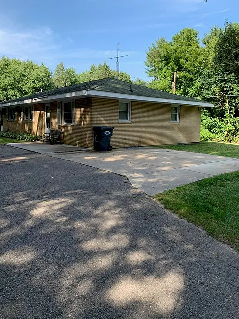 2 bed, $1,100 — Photo 2