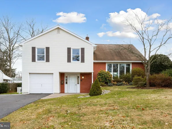 733 Saint Charles Ave, Warminster, PA 18974