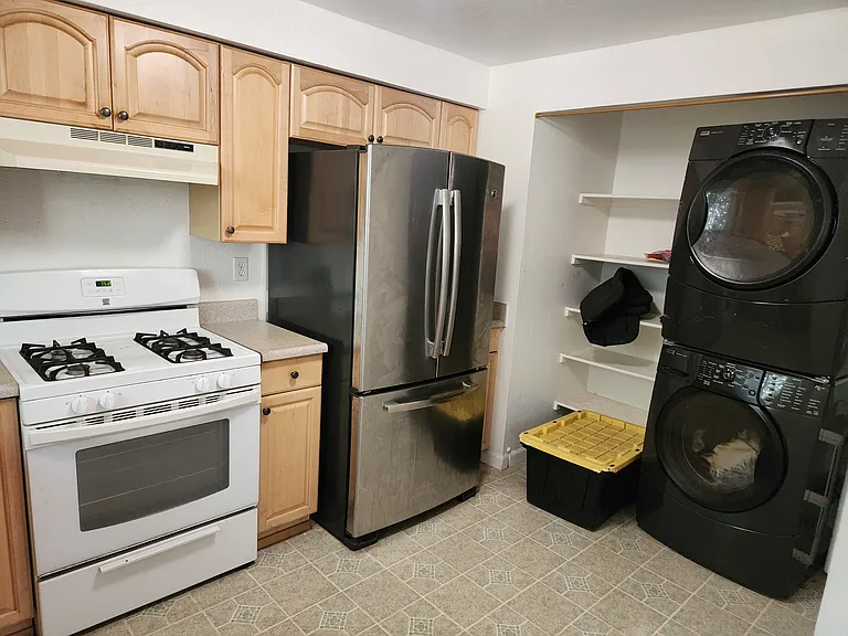 1482 Ash St — Photo 10