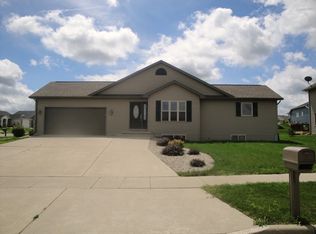806 Longwood Dr #11, Oregon, WI 53575