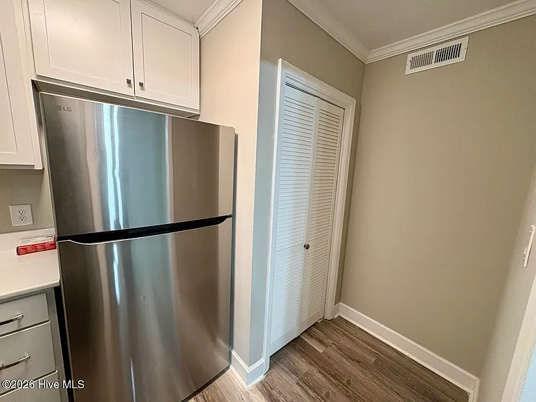 2846 Walton Way #7 — Photo 7