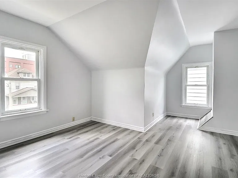 996 Albert Rd — Photo 13