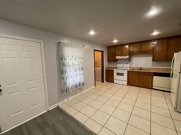 3rd image of 5722 Lumberjack Ln