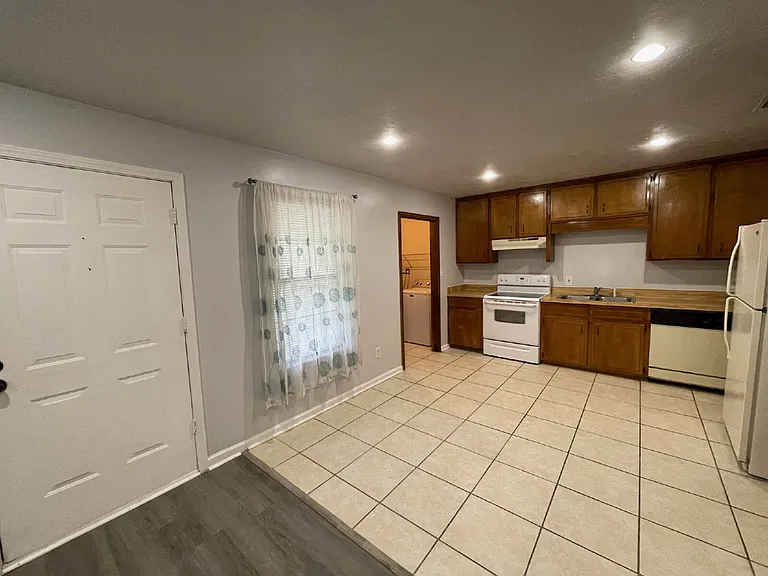 5722 Lumberjack Ln — Photo 3