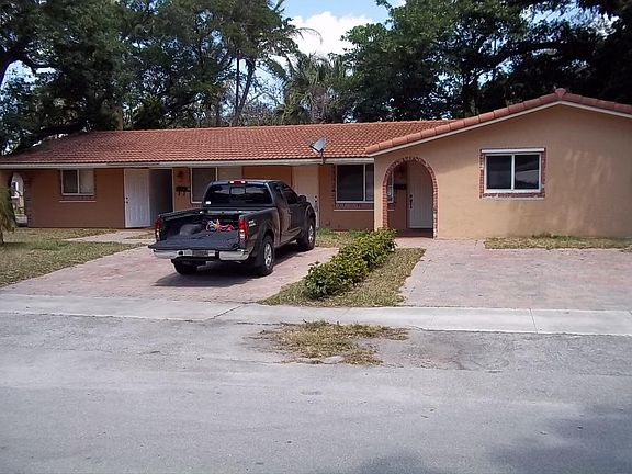 4th image of 1755 SW 23rd St APT B