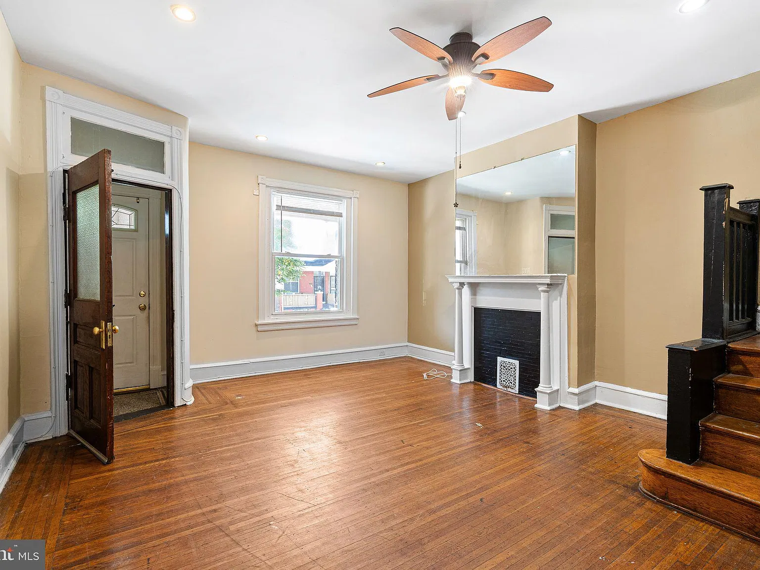 4 bed, 1.5 bath, 1386 sqft, $2,000 — Photo 3