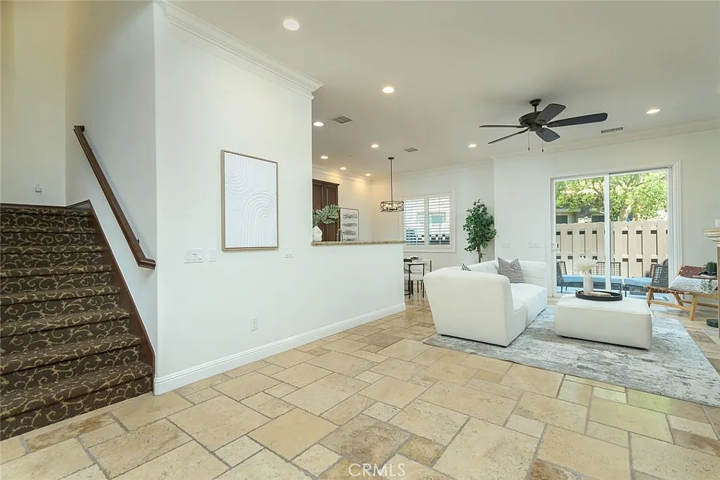 3 bed, 3.5 bath, 1960 sqft, $4,500 — Photo 4