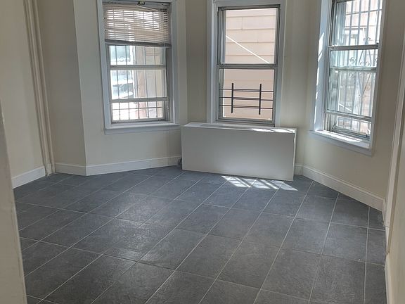 2nd image of 1651 Hunt Ave