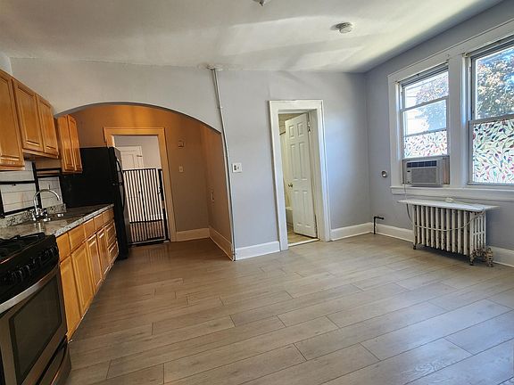 3rd image of 261 Centre Ave APT 1