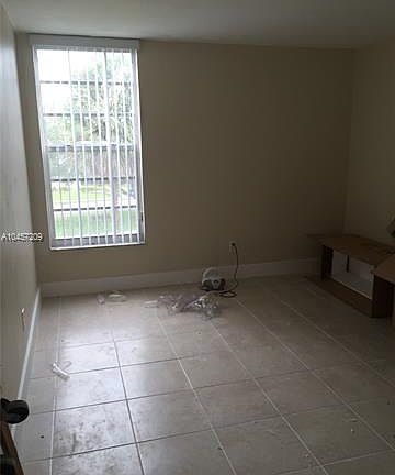 5th image of 210 Fontainebleau Blvd APT 305