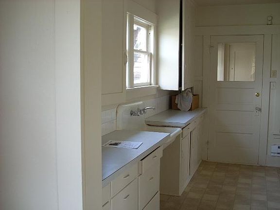 5th image of 4907 S Park Ave