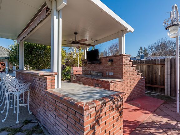 5th image of 830 Wildwood Way