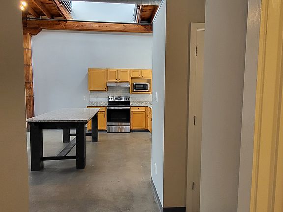 4th image of 1445 S 18th St #243