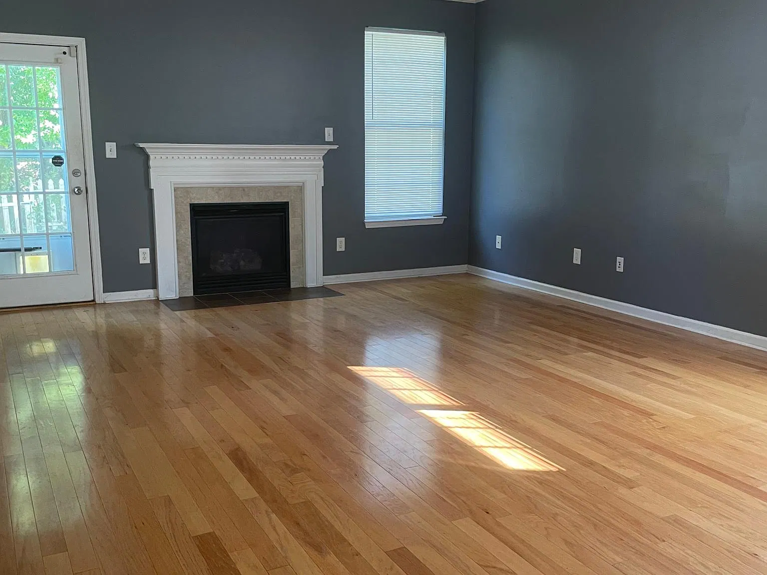 3 bed, 2.5 bath, 2023 sqft, $2,100 — Photo 3
