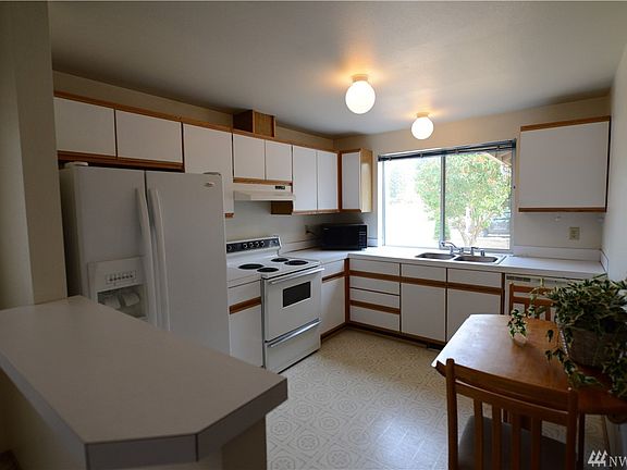 3rd image of 2970 39th Ave NE