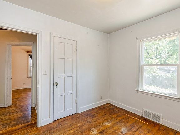 4th image of 3935 Oxford St