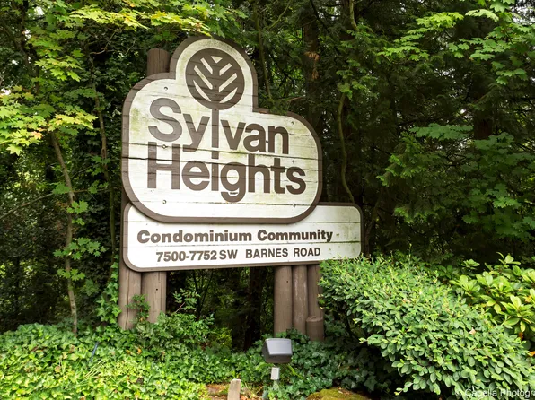 7504 SW Barnes Rd Unit A, Portland, OR 97225