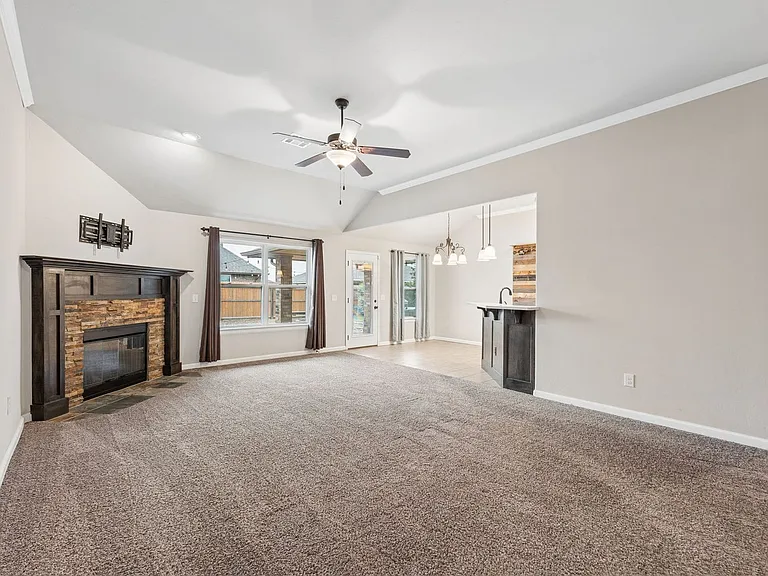 1751 Lexington Ct — Photo 8