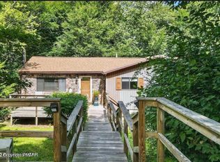 124 Fly Rod Ct, Pocono Lake, PA 18347