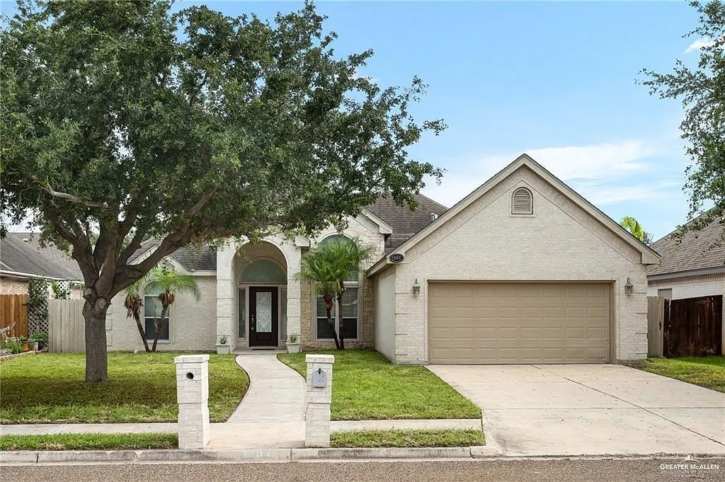 3 bed, 2.0 bath, 2553 sqft, $2,000 — Photo 1
