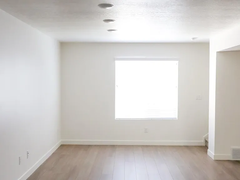 178 S Bushnell Way — Photo 10