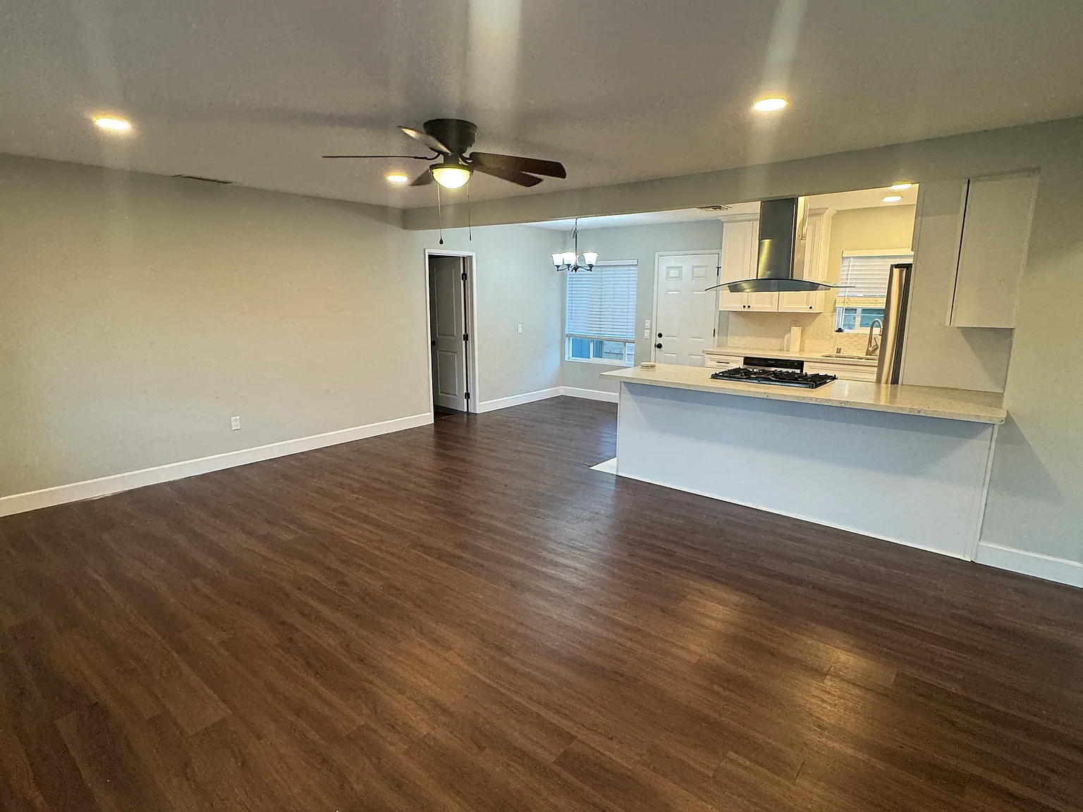 3 bed, 1135 sqft, $3,800 — Photo 4