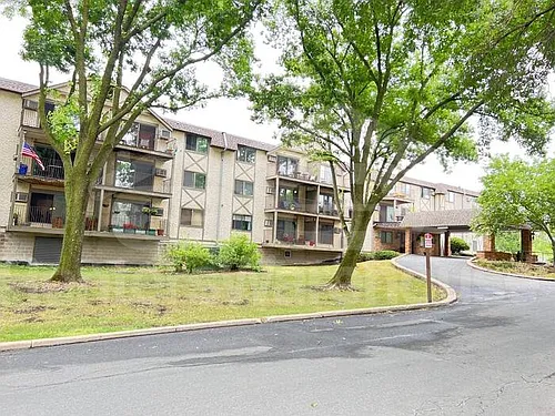 1304 W Medicine Lake Dr #118 Photo 1