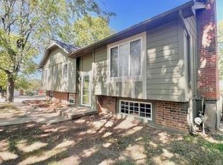 305 Brookridge Dr, Harrisonville, MO 64701