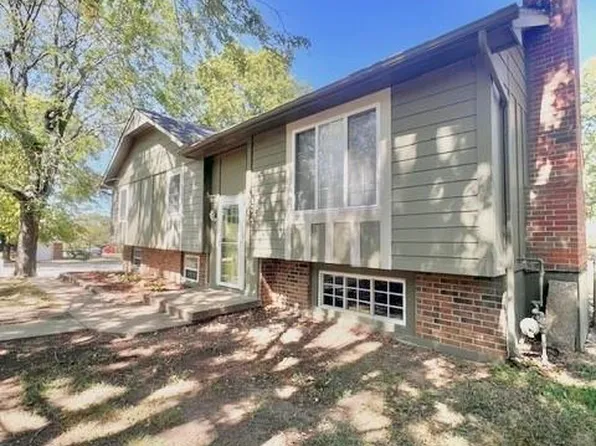 305 Brookridge Dr, Harrisonville, MO 64701