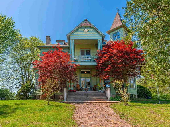 324 W Jackson St, Petersburg, IL 62675