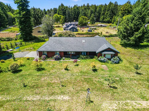 100 Schlack Ln, Crescent City, CA 95531