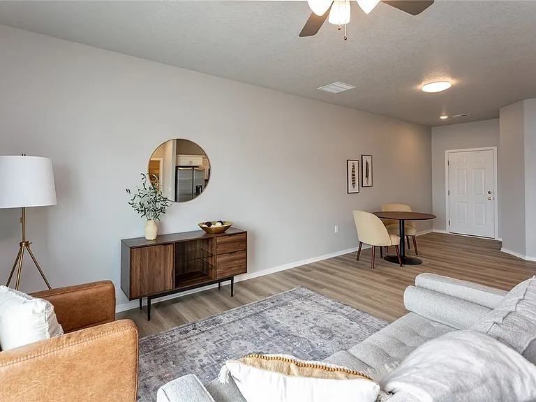 236 NW Greenwood Pl — Photo 15