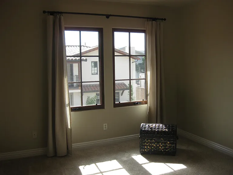 570 Sandercock St — Photo 6