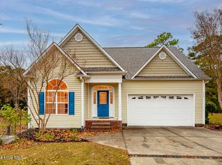 272 River Reach Dr, Swansboro, NC 28584