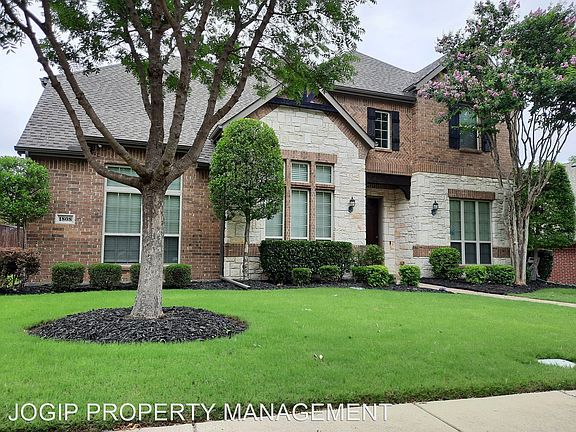 2nd image of 1808 Childress Ln
