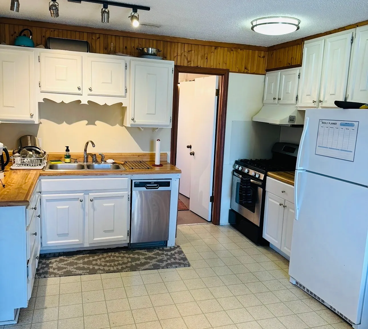 3 bed, 2.5 bath, $2,250 — Photo 3
