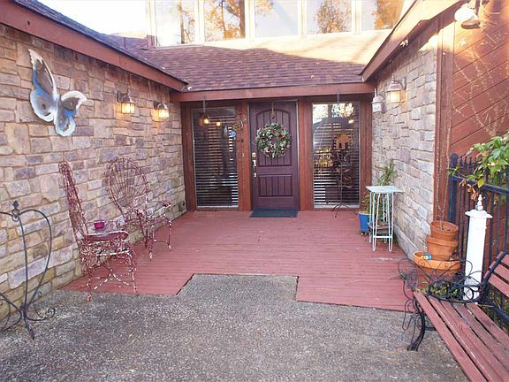 3rd image of 1701 Leisure Ln
