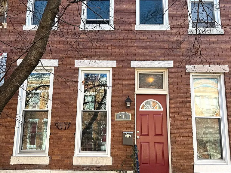 411 E Lorraine Ave — Photo 1