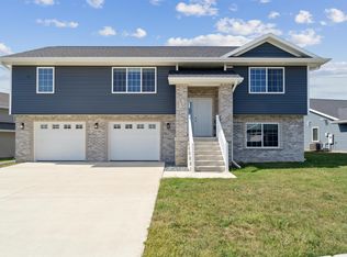 2157 Cheyenne Way, Asbury, IA 52002